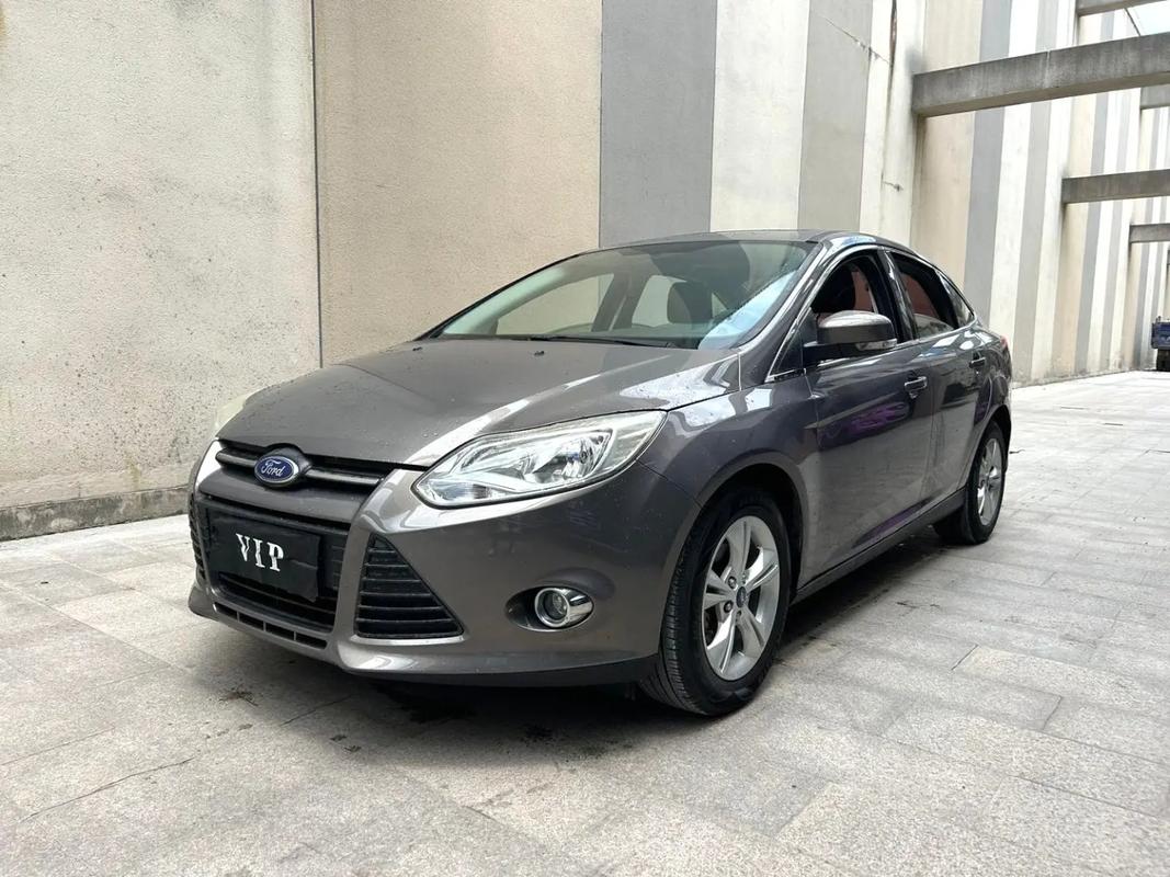 福特福克斯三厢车身尺寸 福特福克斯三厢长度多少